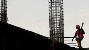 İnşaat üretimi yıllık artarken, aylık bazda sınırlı düşüş kaydetti