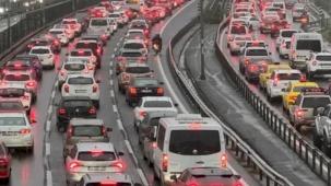 Türkiye'de 2025’te 2,37 milyon taşıtın trafiğe kaydı yapıldı...Trafikteki toplam taşıt 34 milyona yaklaştı