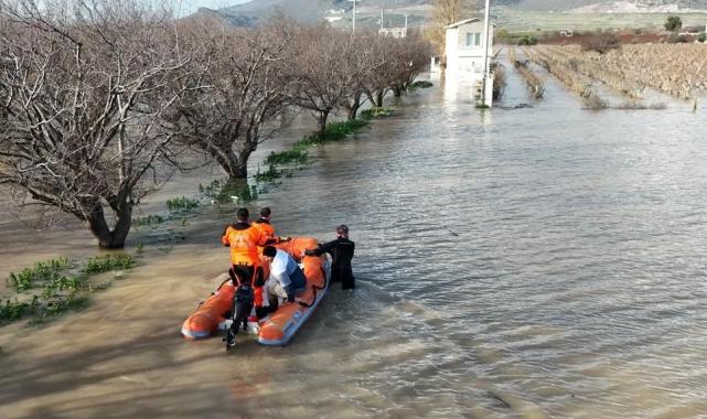 İzmir'de 50 yılda bir görülen meteorolojik tablo... Neden deniz yükseldi?
