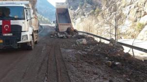 Kayseri Büyükşehir'den kar ve selle sıkı mücadele