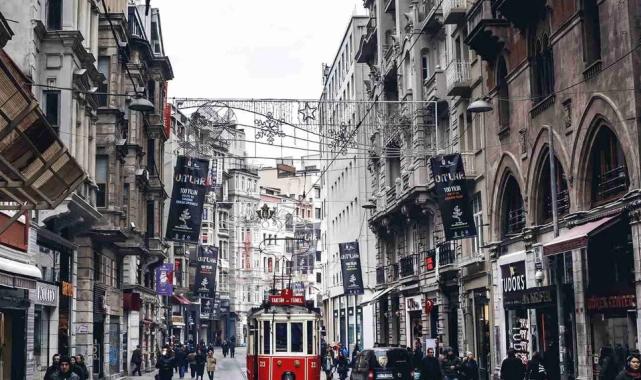 İstanbul caddelerindeki ziyaretçi trafiği turistle ayrılıyor... Alışveriş Caddeleri Raporu yayımlandı