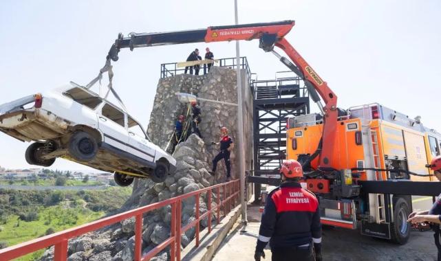 İzmir İtfaiyesi’nde 'özel kuvvet' eğitimi