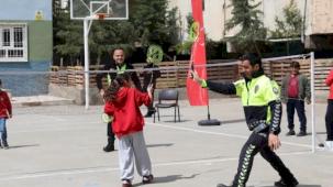 Mardin Yeşilli’de Polis Haftası'nda dostluk maçı