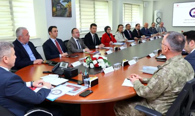 Artvin’de okulların güvenlik tedbirleri görüşüldü