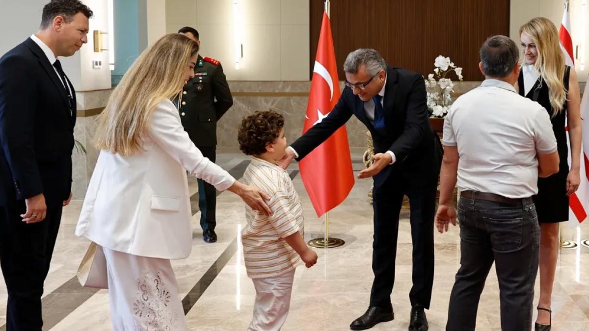 Erhürman Çifti KKTC'de bayram tebriklerini kabul etti