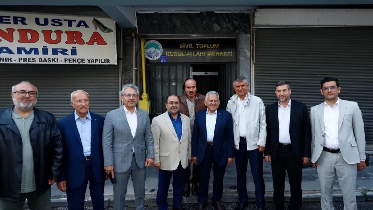Gönüllü STK'lar Memduh Büyükkılıç'la bayramlaştı