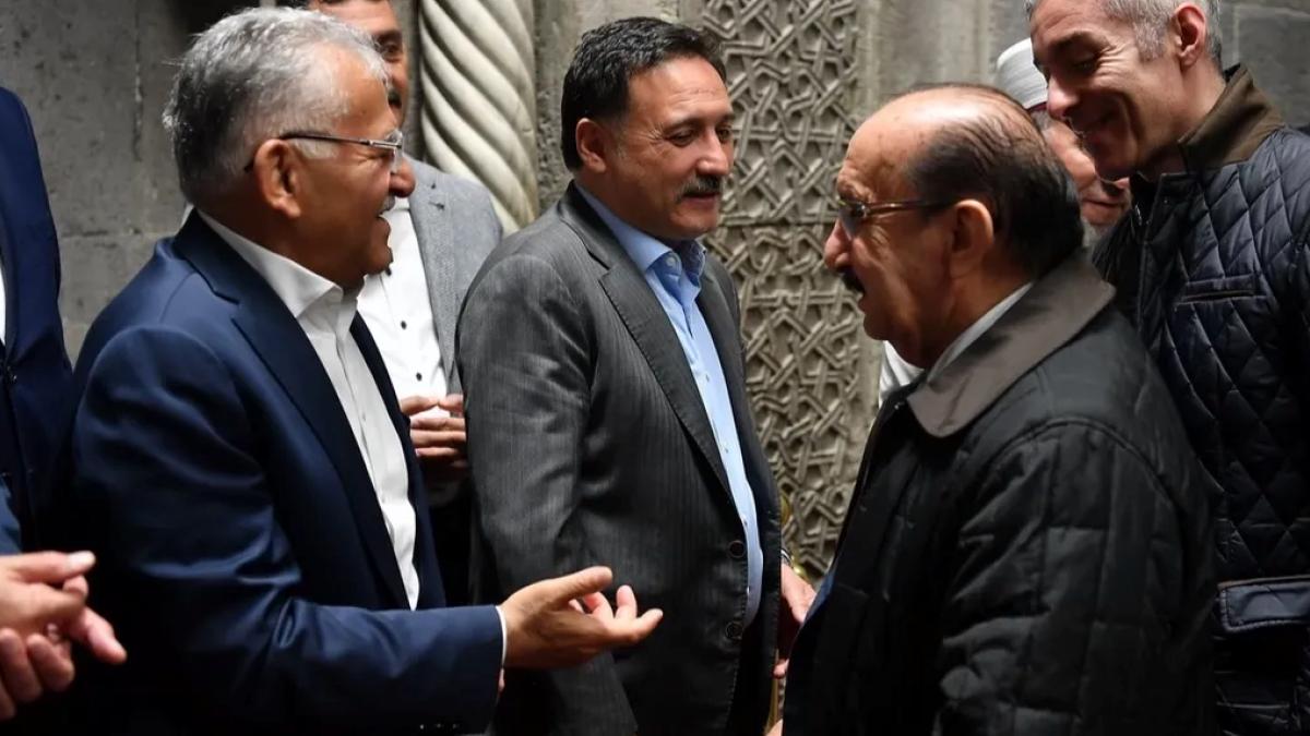 Memduh Büyükkılıç çocukların bayram sevincine ortak oldu