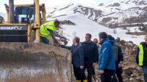 Hakkâri–Van yolunda seferberlik... Heyelan sonrası çalışmalar sürüyor