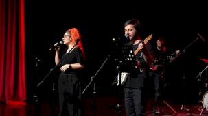 Mersin'de LGS'ye hazırlanan öğrenciler stresi konserle attı