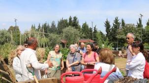 Organik atıklar komposta dönüşüyor... İzmir'de bahçede dönüşüm başladı