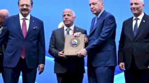 TOBB'dan Artvin Ticaret Borsası Başkanı Akyürek’e hizmet şeref plaketi
