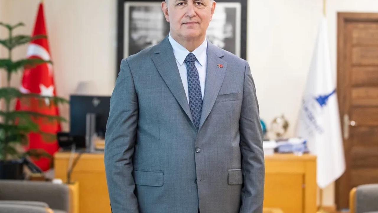 Cemil Tugay CHP'den istifa etti! Görevini bağımsız sürdürecek