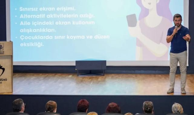 İstanbul Beylikdüzü'nde ebeveynlere ekran bağımlılığı farkındalığı