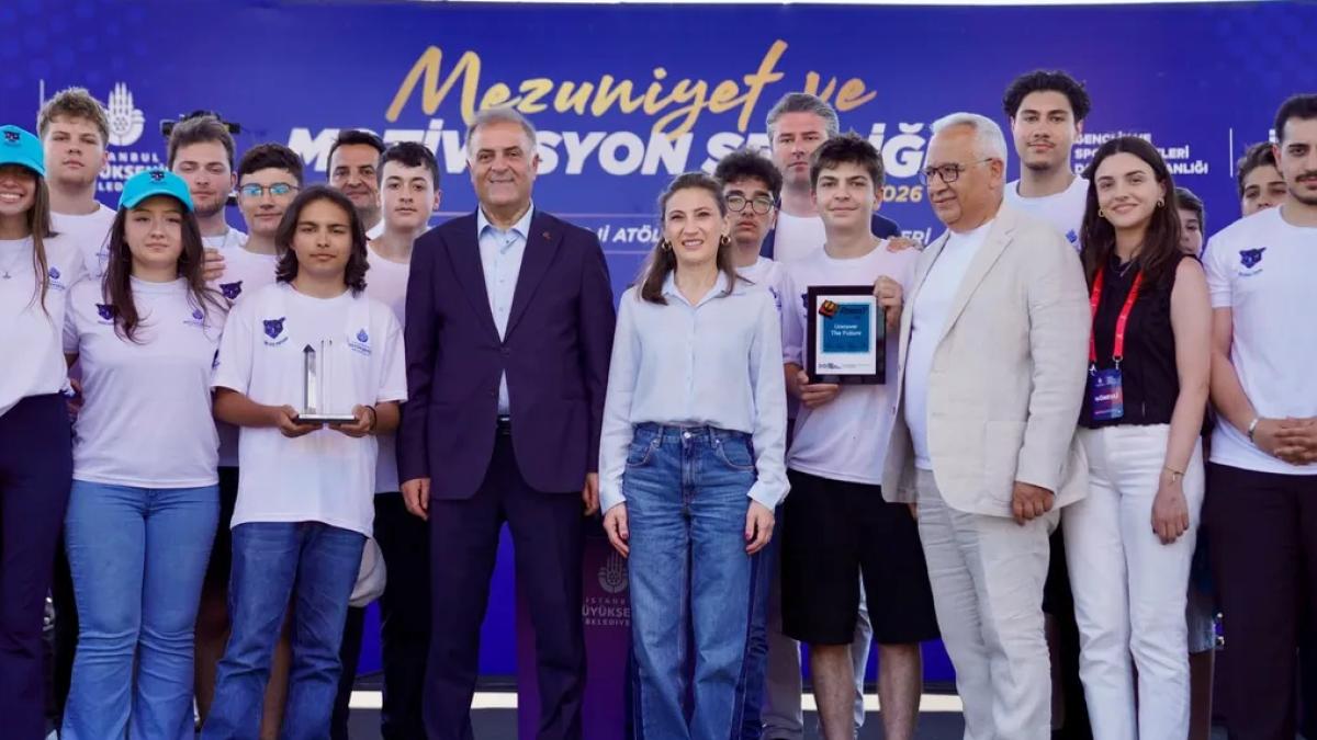 İstanbul Büyükşehir'in Ders Atölyeleri'nde mezuniyet heyecanı