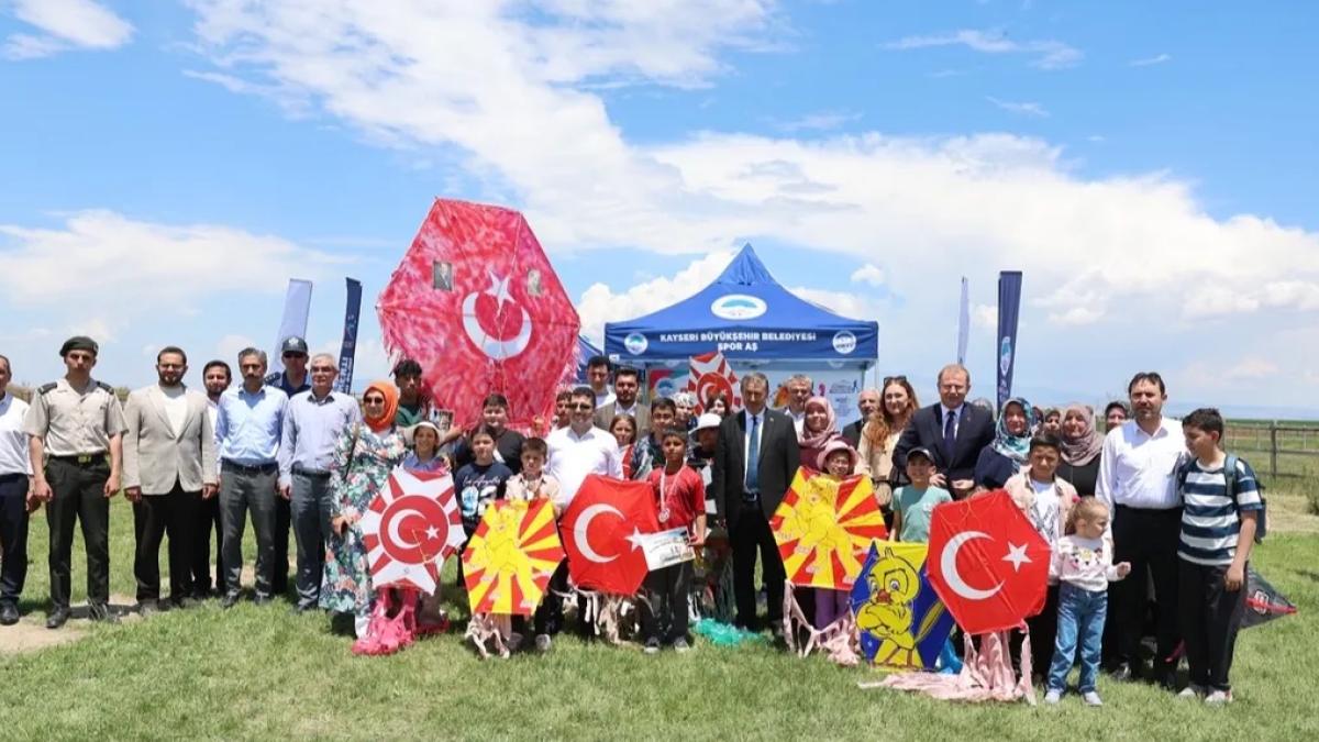 Kayseri Büyükşehir'den Sultan Sazlığı'nda uçurtma şenliği