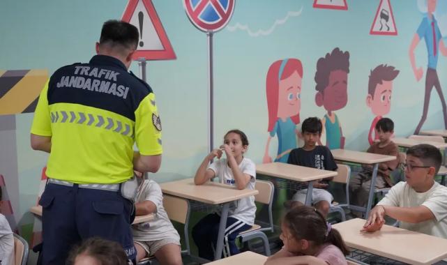 Kocaeli'de binlerce öğrenci kuralları Büyükşehir’le öğrendi
