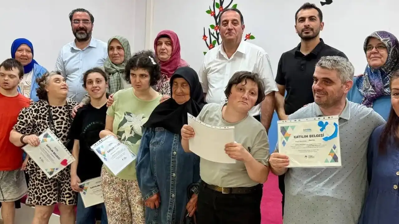 Sakarya'da Engelsiz Hobi Atölyelerinde karne sevinci