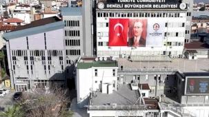 Denizli Büyükşehir’den öğrencilere test kitabı desteği