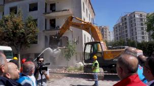 İstanbul Beylikdüzü’nde riskli site yıkıldı! İBB'den 'dönüşüm' mesajı