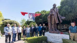 Nazım Hikmet Karşıyaka'da şiirleriyle anıldı