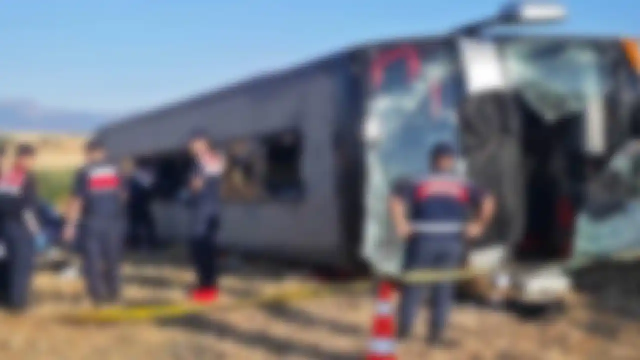 Amasya'da yolcu otobüsü devrildi: 46 yaralı, 2'sinin durumu ağır