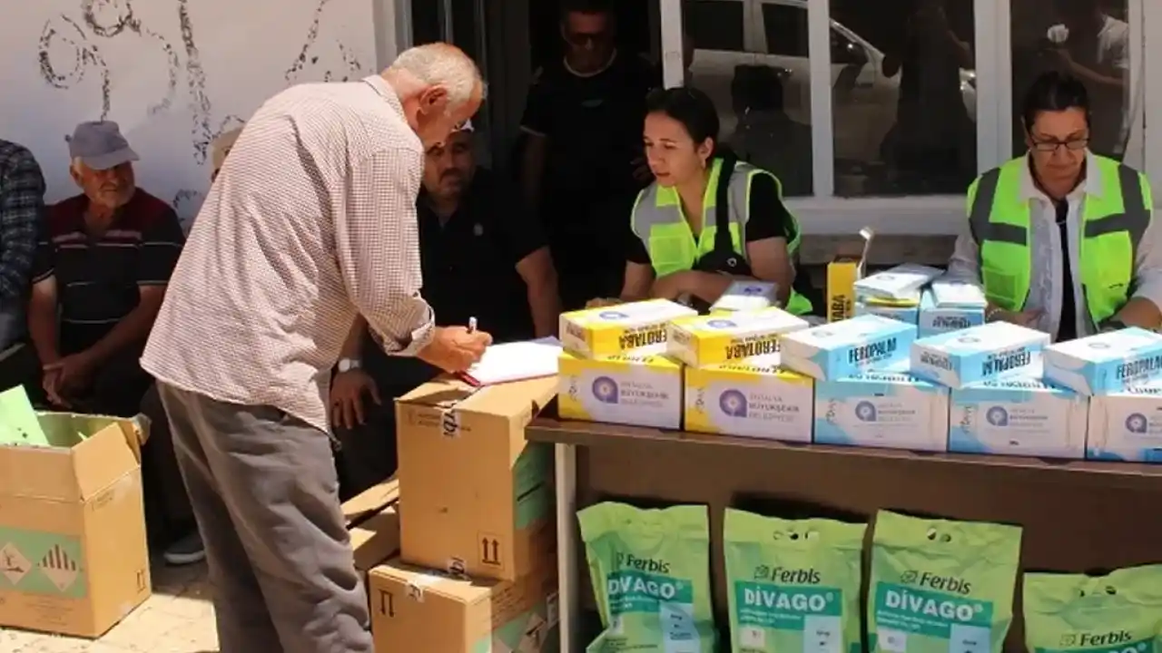 Antalya Büyükşehir’den selden etkilenen üreticilere destek
