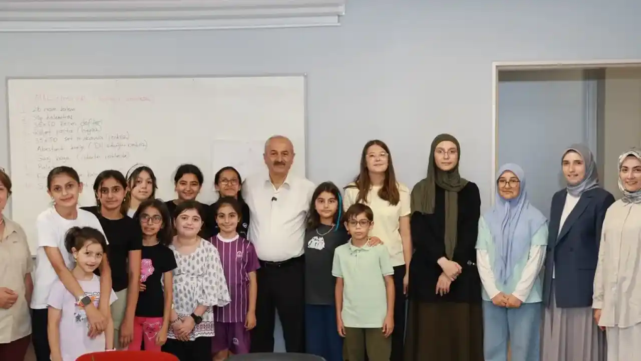 Başkan Büyükgöz yaz okulu öğrencileriyle buluştu