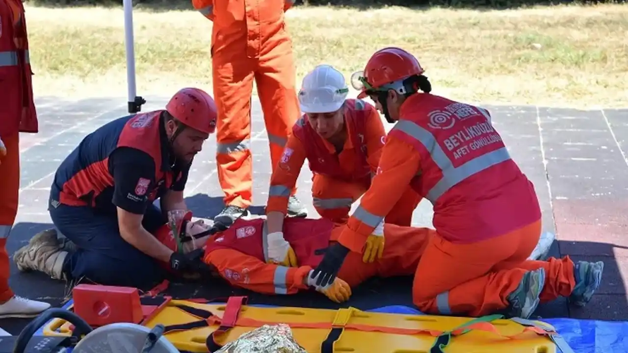 İstanbul Beylikdüzü'nde afet gönüllülerine kapsamlı eğitim