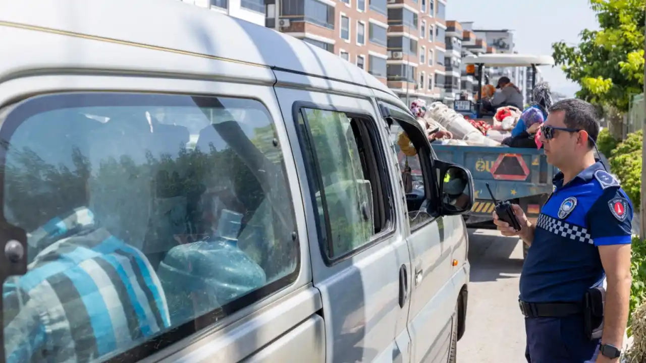İzmir Büyükşehir’den tarım işçisi servislerine sıkı denetim