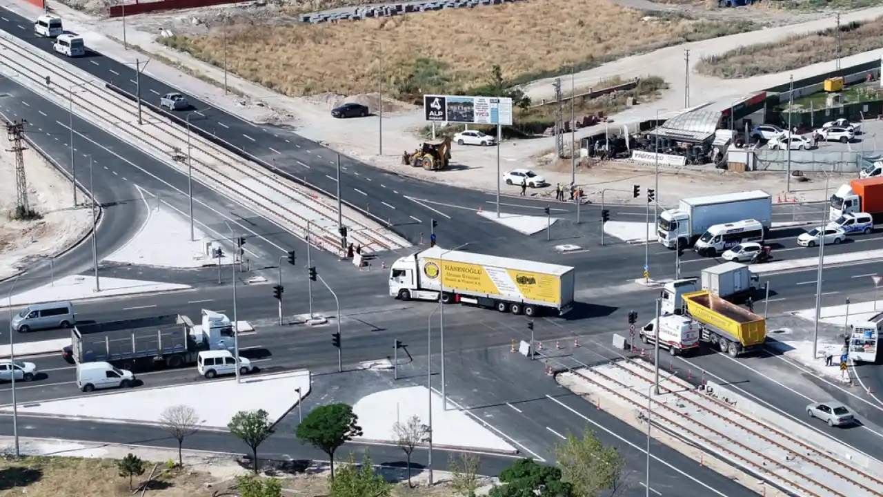 Konya'da tramvay hattı güzergahında altyapı yenilemesi
