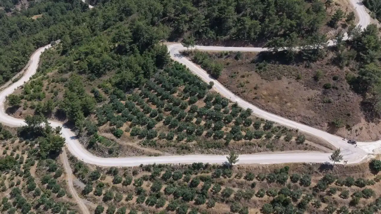 Mersin Büyükşehir Silifke’de son stabilize yolu asfaltladı