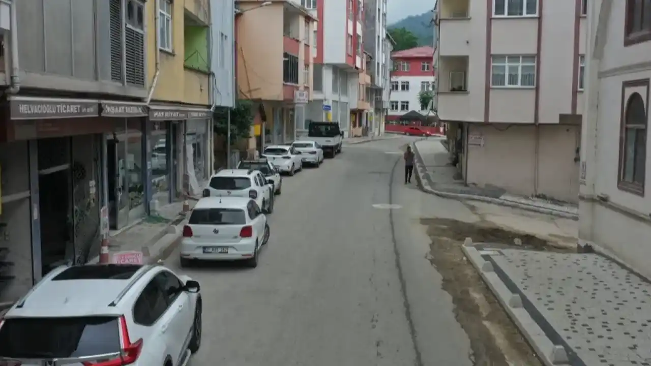 Ordu Kumru Karacalı’da kaldırımlar yenileniyor