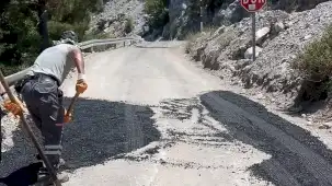 Alanya’da kırsal mahalle yollarına yaz bakımı