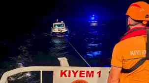 Kilitbahir açıklarında sürüklenen tekne kurtarıldı