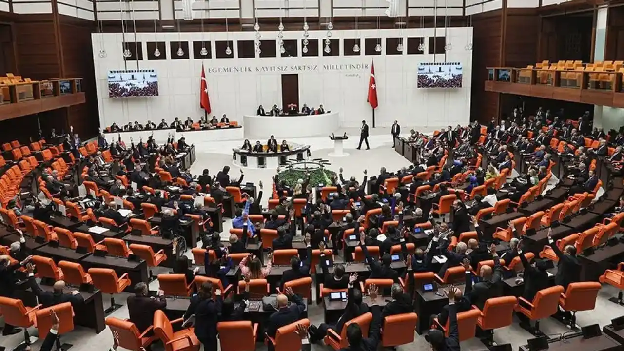 TBMM'de öğrenci affı teklifinde ilk 13 madde kabul edildi... Akademik sahteciliğe ağır yaptırım