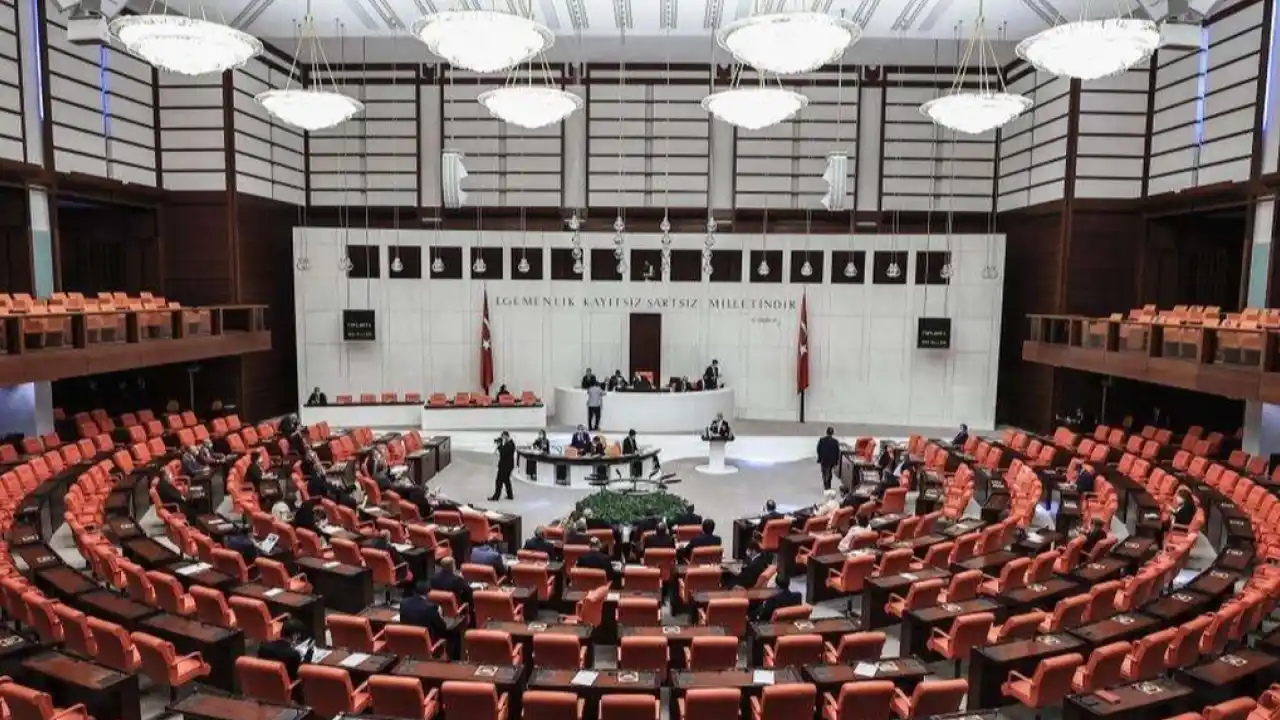 TBMM'deki sandalye dağılımı yeniden şekillendi... İşte son durum