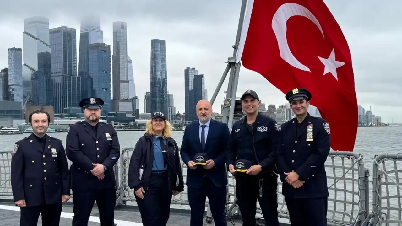 Türk Kökenli NYPD Polisleri Oruç Reis'i ziyaret etti