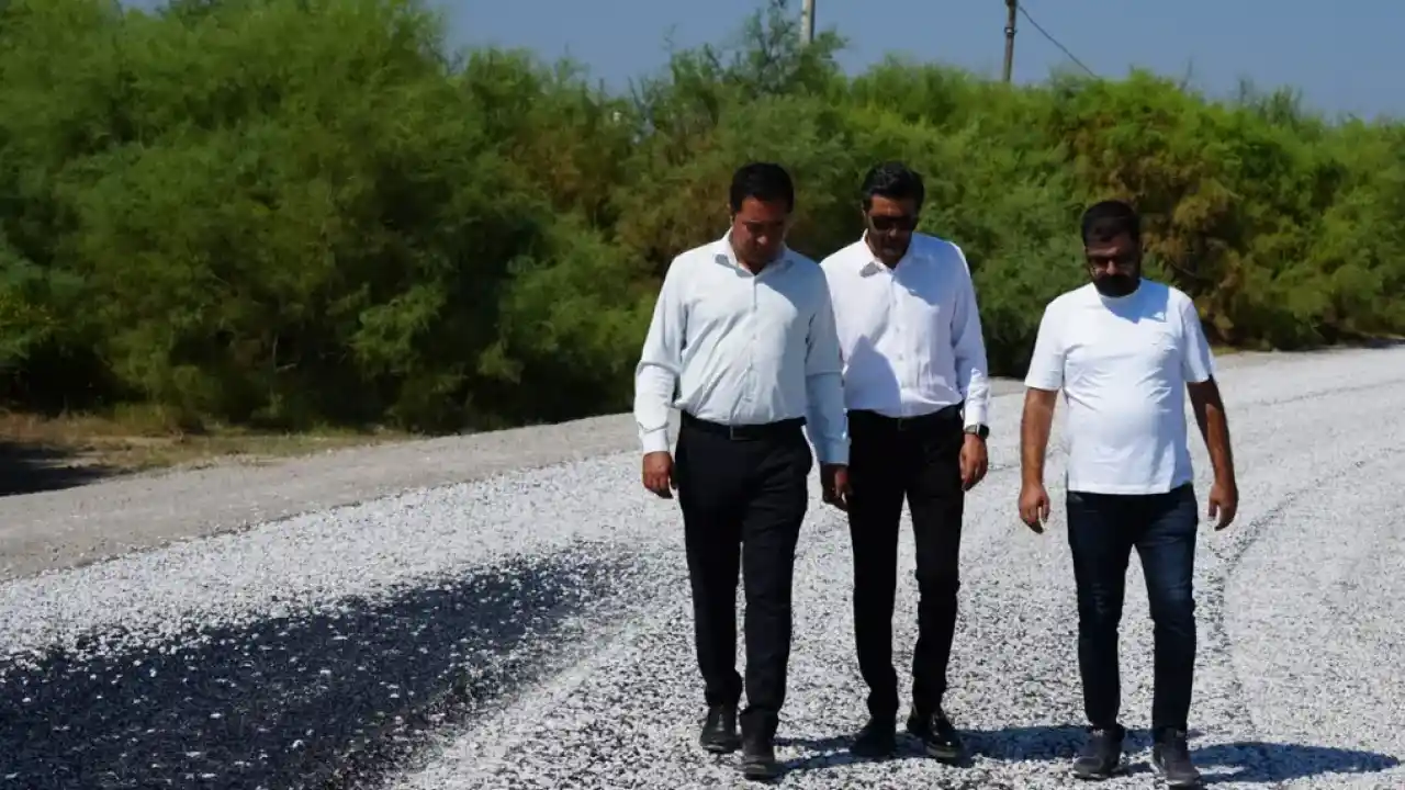 Muğla Milas'ta geniş kapsamlı sathi kaplama çalışması