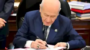 Bahçeli 'Terörsüz Türkiye' için hazırlanan çerçeve yasaya imza attı