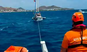 Bodrum açıklarında arızalanan teknedeki 10 kişi kurtarıldı