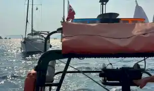 Fethiye açıklarında arızalanan tekne kurtarıldı