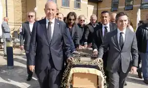 KKTC 5. Cumhurbaşkanı Ersin Tatar, yeğenini Londra'da son yolculuğuna uğurladı