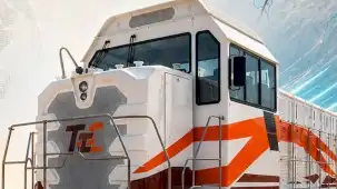 Yerli lokomotif DE 10000 Tanzanya yolcusu