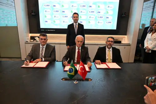 Bakan Bayraktardan enerji fırsatları sunumu