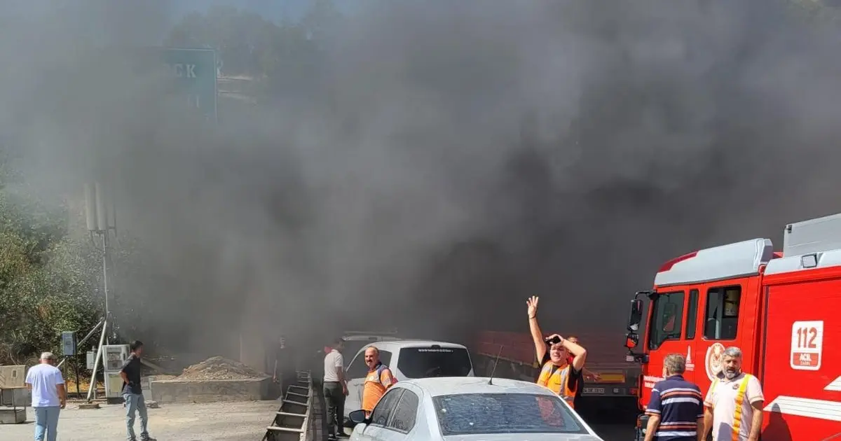 Bayraklı Tünelleri’ndeki tır yangını kısa sürede söndürüldü