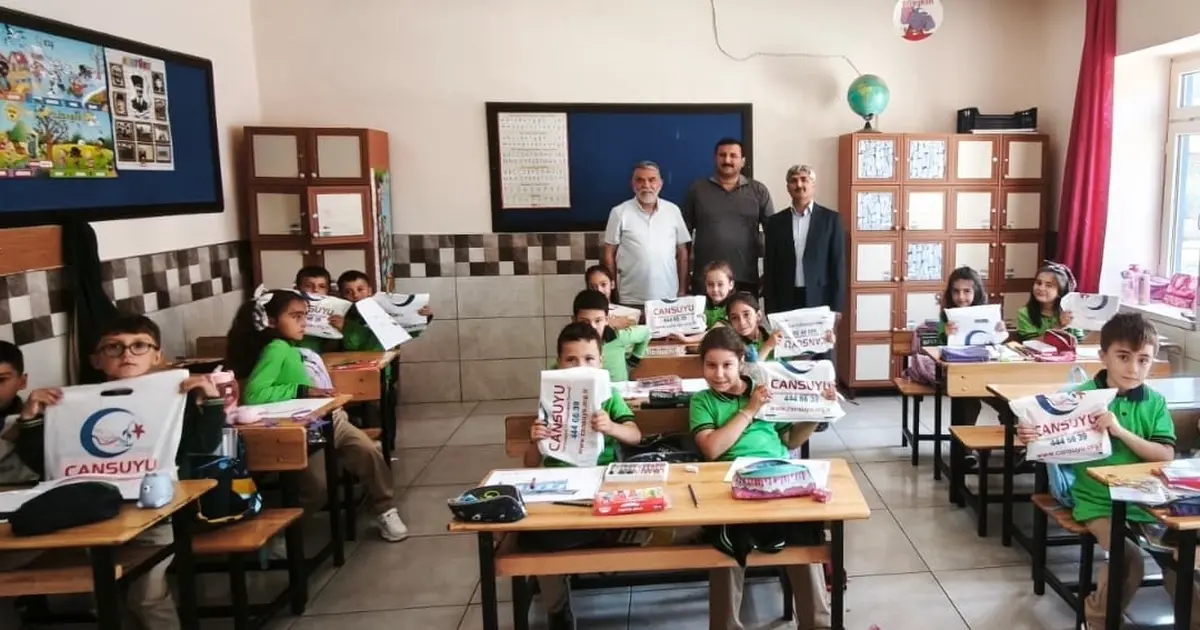 Cansuyu Derneği’nden Konya’da 2 bin 100 öğrenciye kırtasiye desteği