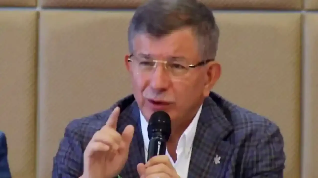 Davutoğlu’na Cumhurbaşkanına Hakaret Suçlamasıyla Soruşturma Açıldı