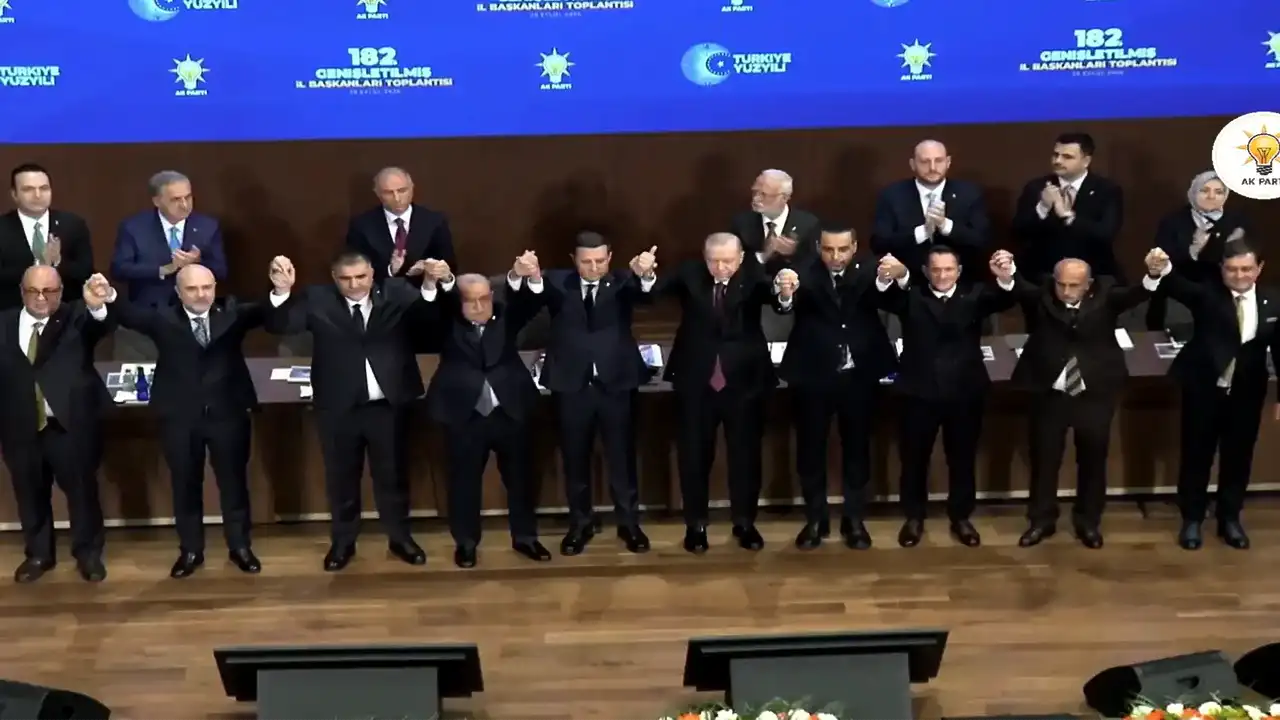 Dokuz belediye başkanı AK Parti'ye katıldı