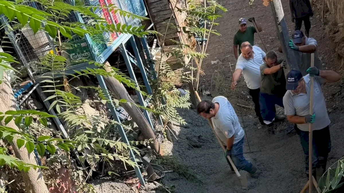 İzmir Efes Selçuk'ta derede altyapı çalışması