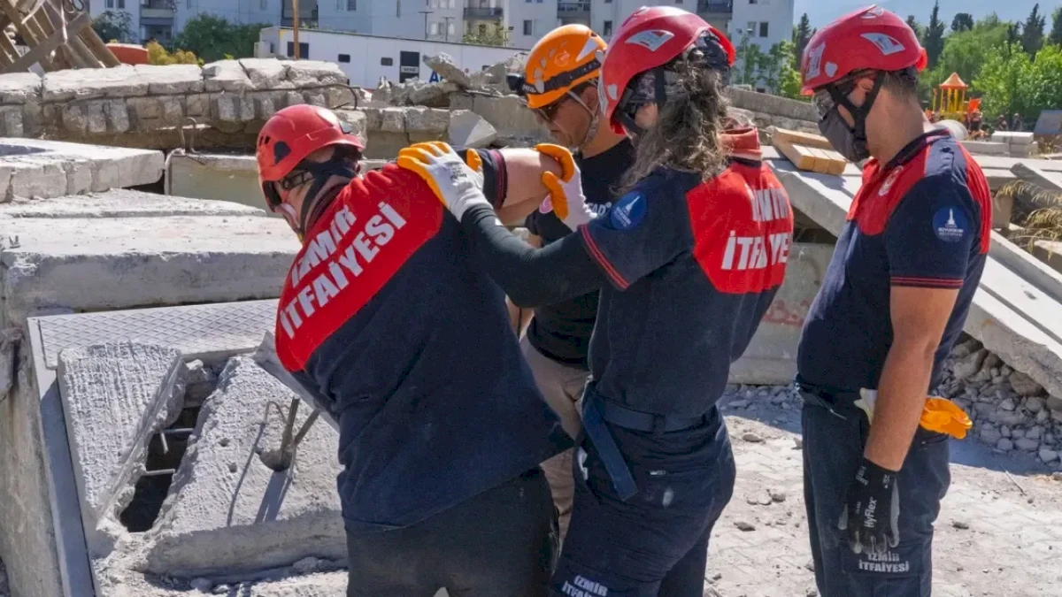 İzmir İtfaiyesi ağır arama kurtarmada güçleniyor
